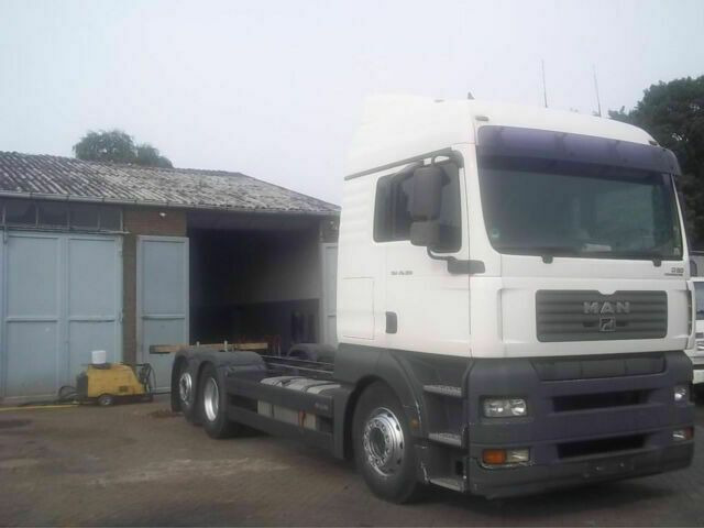 MAN 26.390 Fahrgestell Schaltgetriebe - משאית עם שלדת תא: תמונה 3 MAN 26.390 Fahrgestell Schaltgetriebe - משאית עם שלדת תא: תמונה 3