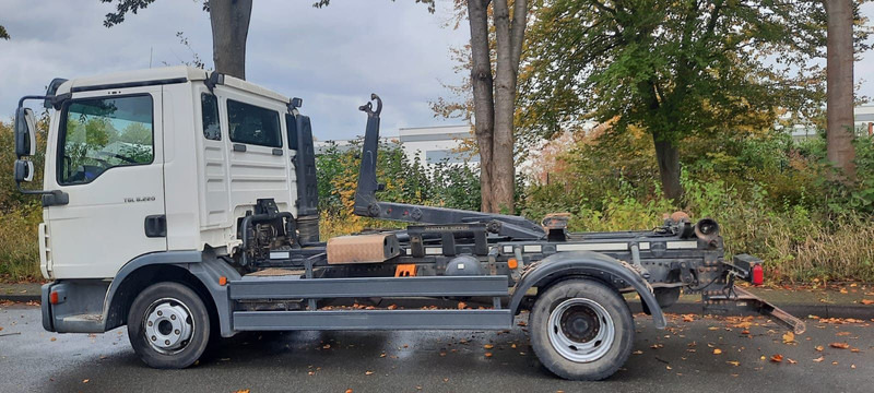 MAN TGL 8.220 Abrollkipper - משאית הרמת וו: תמונה 3 MAN TGL 8.220 Abrollkipper - משאית הרמת וו: תמונה 3