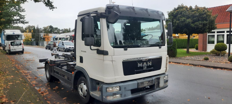 MAN TGL 8.220 Abrollkipper - משאית הרמת וו: תמונה 1 MAN TGL 8.220 Abrollkipper - משאית הרמת וו: תמונה 1