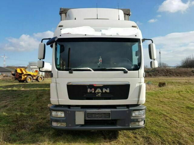 MAN TGL8.240 G.Haus/2xBett Klima AHK - משאית וילונות צד: תמונה 1 MAN TGL8.240 G.Haus/2xBett Klima AHK - משאית וילונות צד: תמונה 1