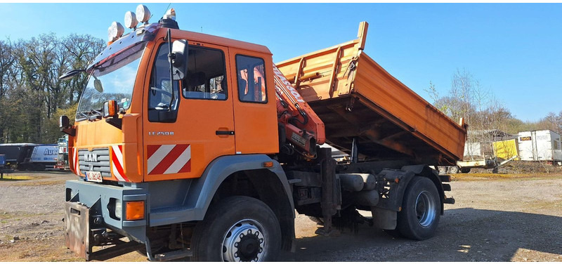 MAN TGM 18.240PS 4x4 3.S-Kipper mit Kran - מזהיר, משאית מנוף: תמונה 1 MAN TGM 18.240PS 4x4 3.S-Kipper mit Kran - מזהיר, משאית מנוף: תמונה 1