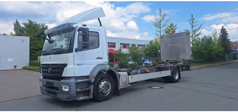 Mercedes-Benz 1833 2 Achser für BDF mit LBW - משאית עם שלדת תא: תמונה 1 Mercedes-Benz 1833 2 Achser für BDF mit LBW - משאית עם שלדת תא: תמונה 1
