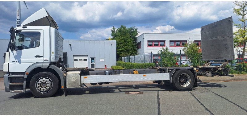 Mercedes-Benz 1833 2 Achser für BDF mit LBW - משאית עם שלדת תא: תמונה 4 Mercedes-Benz 1833 2 Achser für BDF mit LBW - משאית עם שלדת תא: תמונה 4
