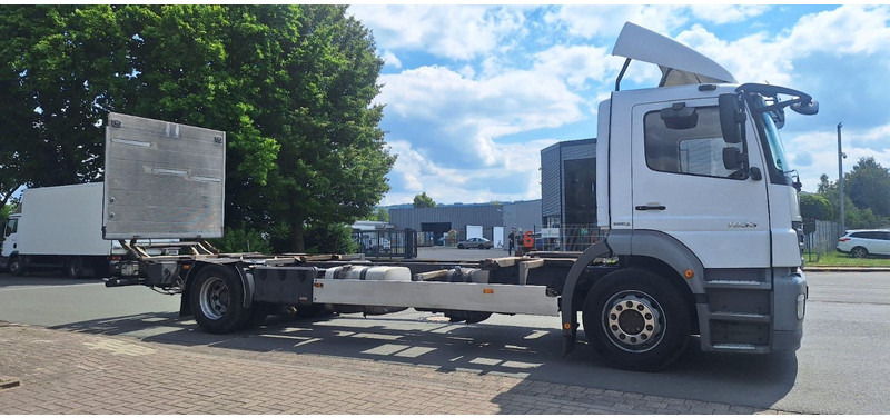 Mercedes-Benz 1833 2 Achser für BDF mit LBW - משאית עם שלדת תא: תמונה 3 Mercedes-Benz 1833 2 Achser für BDF mit LBW - משאית עם שלדת תא: תמונה 3