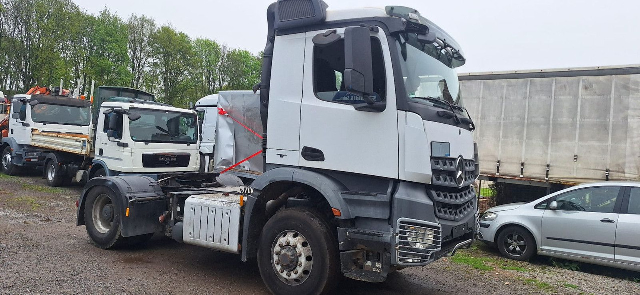 Mercedes-Benz 1840 HD 4x4 Arocs - יחידת טרקטור: תמונה 2 Mercedes-Benz 1840 HD 4x4 Arocs - יחידת טרקטור: תמונה 2