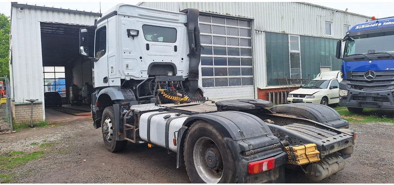 Mercedes-Benz 1840 HD 4x4 Arocs - יחידת טרקטור: תמונה 3 Mercedes-Benz 1840 HD 4x4 Arocs - יחידת טרקטור: תמונה 3