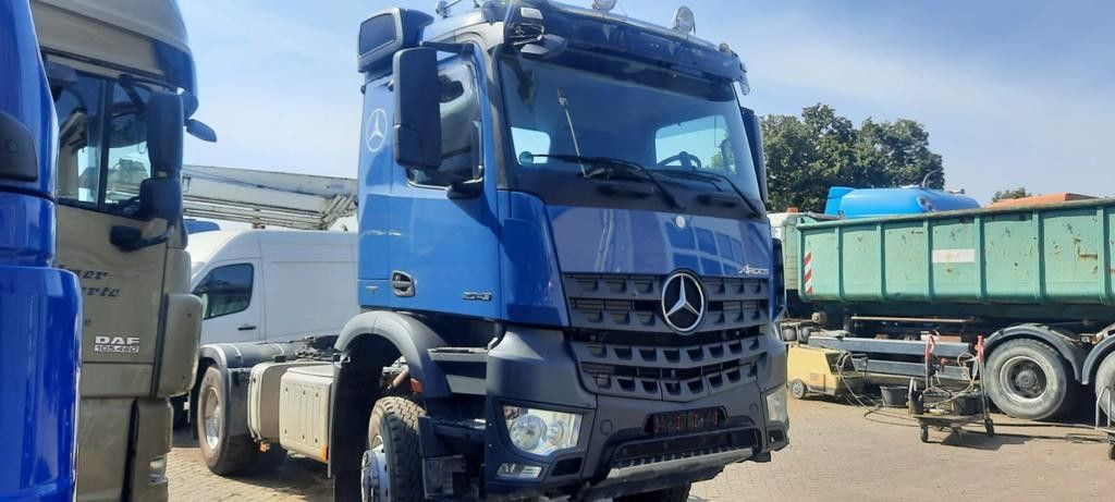 Mercedes-Benz 2043 Arocs 4x4 - יחידת טרקטור: תמונה 2 Mercedes-Benz 2043 Arocs 4x4 - יחידת טרקטור: תמונה 2