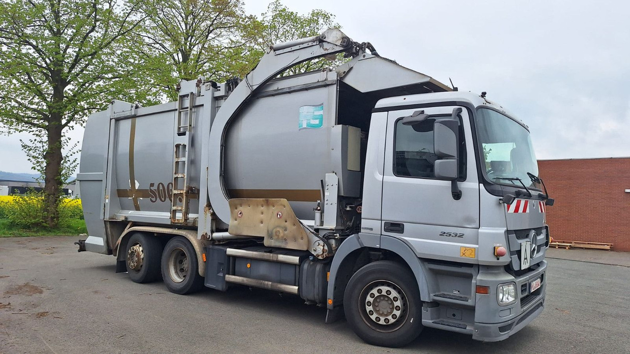 Mercedes-Benz 2532 Actros Überkopflader - משאית אשפה: תמונה 3 Mercedes-Benz 2532 Actros Überkopflader - משאית אשפה: תמונה 3