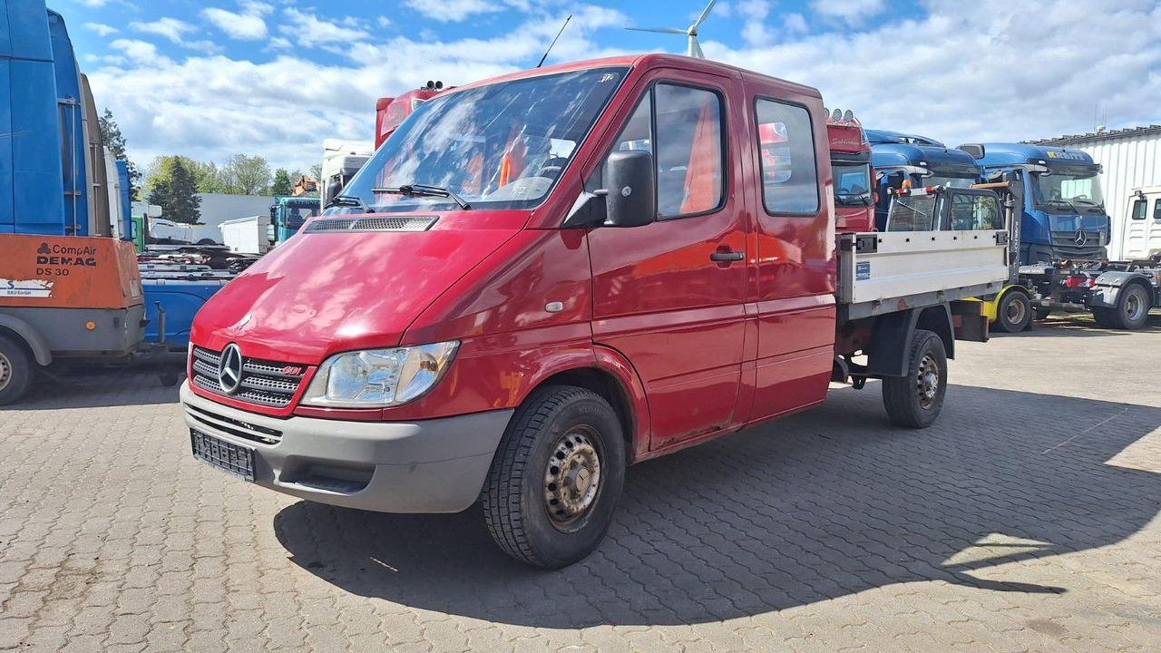 Mercedes-Benz 313 Pritsche Doppelkabine - כלי רכב מסחרי במיטה שטוחה, כלי רכב מסחרי קומבי: תמונה 2 Mercedes-Benz 313 Pritsche Doppelkabine - כלי רכב מסחרי במיטה שטוחה, כלי רכב מסחרי קומבי: תמונה 2