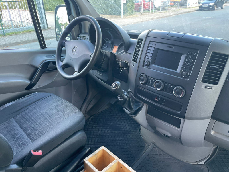 כלי רכב מסחרי עם לוח Mercedes-Benz 316 CDI: תמונה 13