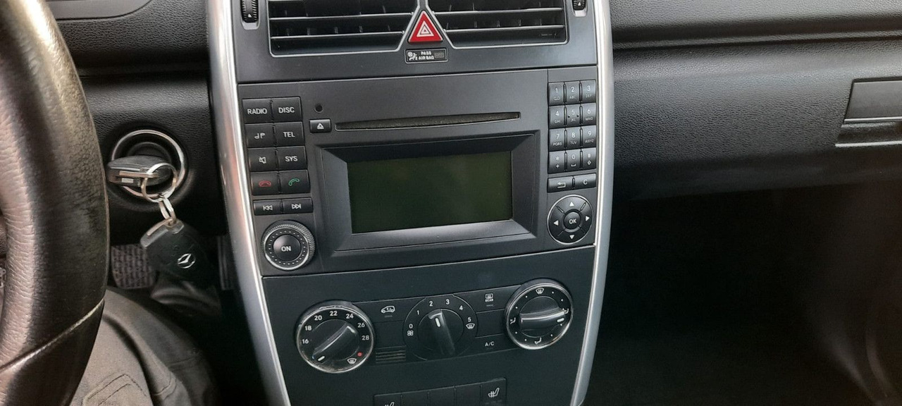 Mercedes-Benz A 180 A 180 CDI AVANTGARDE - סדאן: תמונה 5 Mercedes-Benz A 180 A 180 CDI AVANTGARDE - סדאן: תמונה 5