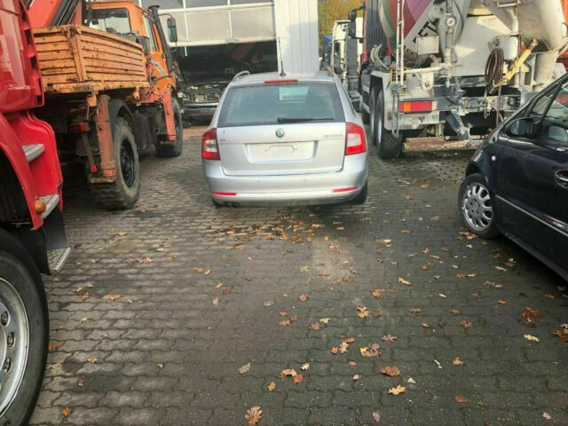 Škoda Octavia Scout Vollausst. 105 KW - מכונית: תמונה 3 Škoda Octavia Scout Vollausst. 105 KW - מכונית: תמונה 3