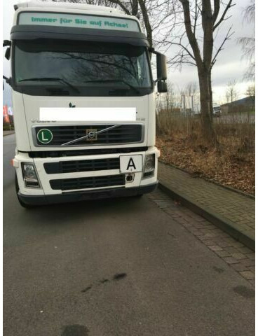 Volvo FH12-420 G.Haus 2xBett Klima Schaltgetriebe Reta - משאית הרמת וו: תמונה 3 Volvo FH12-420 G.Haus 2xBett Klima Schaltgetriebe Reta - משאית הרמת וו: תמונה 3