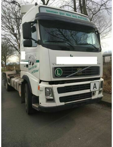 Volvo FH12-420 G.Haus 2xBett Klima Schaltgetriebe Reta - משאית הרמת וו: תמונה 2 Volvo FH12-420 G.Haus 2xBett Klima Schaltgetriebe Reta - משאית הרמת וו: תמונה 2