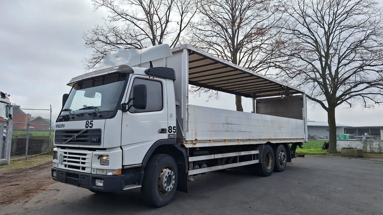 Volvo FM7 6x2 Koffer 3x vorhanden - משאית תיבה: תמונה 1 Volvo FM7 6x2 Koffer 3x vorhanden - משאית תיבה: תמונה 1