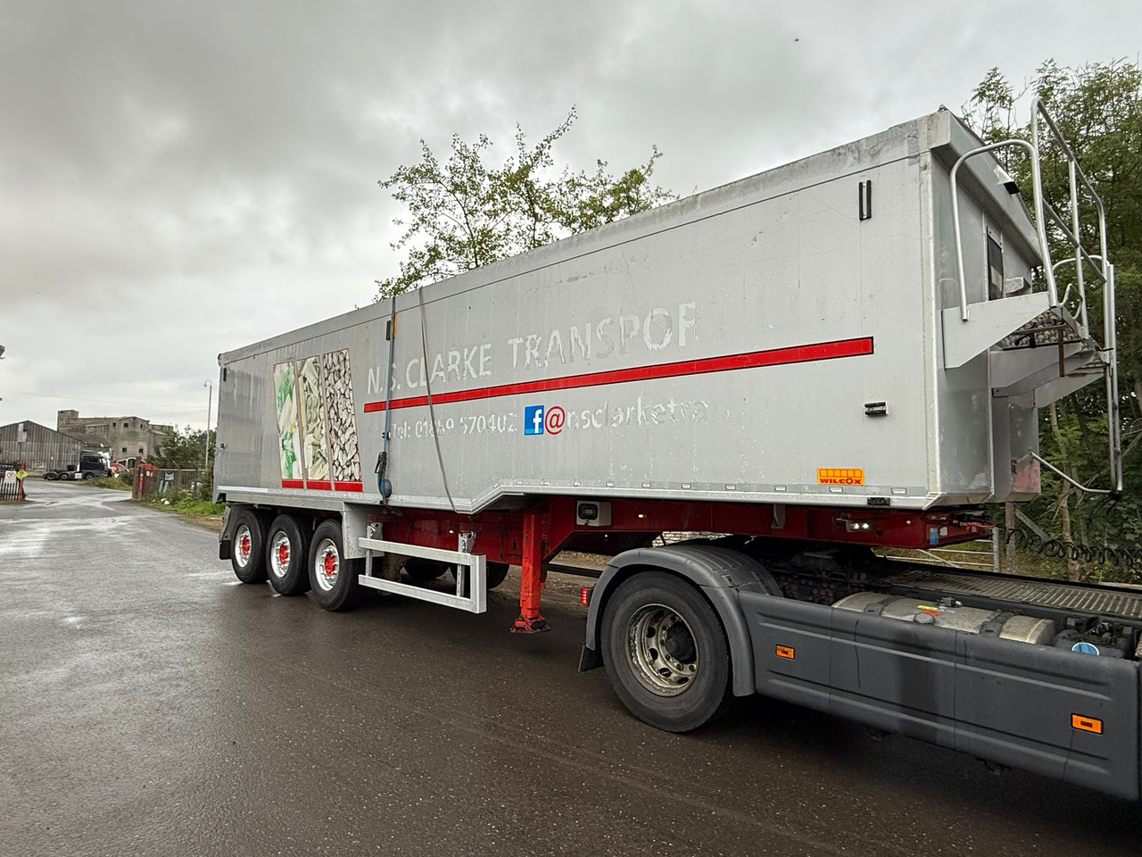 SDC triaxle Trailer - סמיטריילר עם מזהיר: תמונה 1 SDC triaxle Trailer - סמיטריילר עם מזהיר: תמונה 1