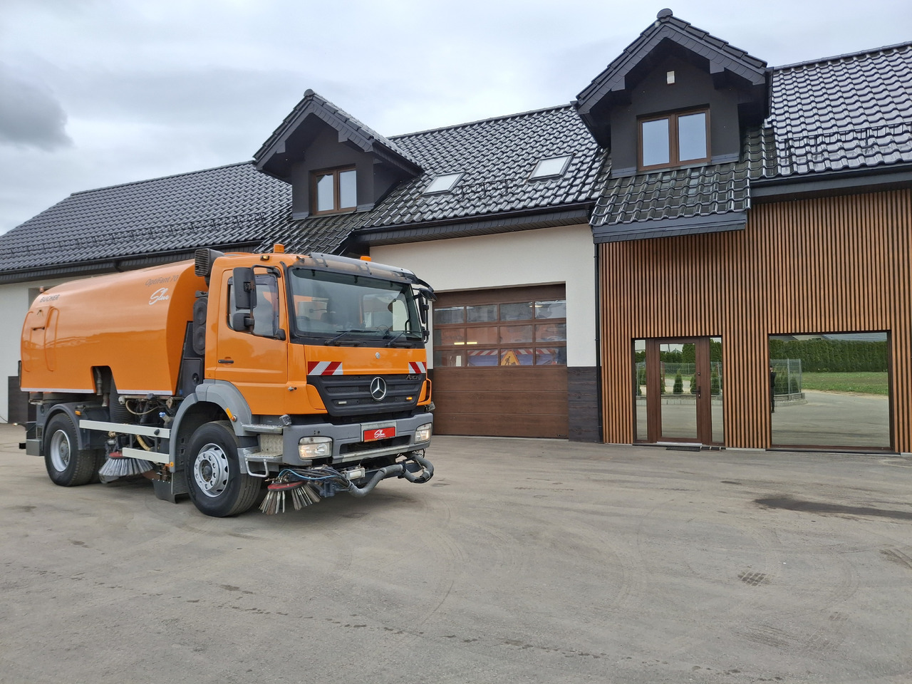 MERCEDES-BENZ Axor 1823 Zamiatarka Kehrmaschine BUCHER 2 Motoren Szczotki L/R Sweeper - מטאטא כבישים: תמונה 1 MERCEDES-BENZ Axor 1823 Zamiatarka Kehrmaschine BUCHER 2 Motoren Szczotki L/R Sweeper - מטאטא כבישים: תמונה 1