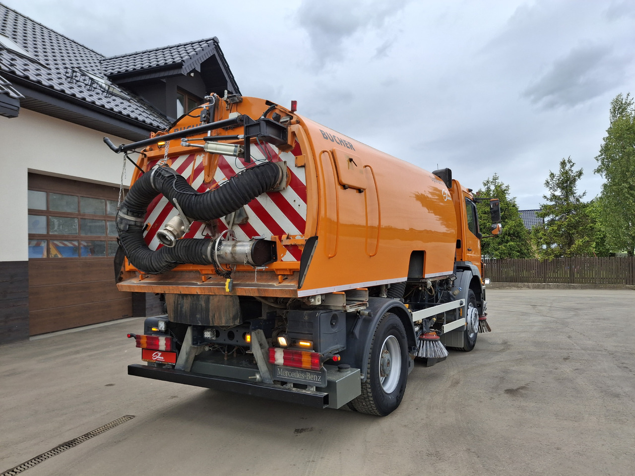MERCEDES-BENZ Axor 1823 Zamiatarka Kehrmaschine BUCHER 2 Motoren Szczotki L/R Sweeper - מטאטא כבישים: תמונה 4 MERCEDES-BENZ Axor 1823 Zamiatarka Kehrmaschine BUCHER 2 Motoren Szczotki L/R Sweeper - מטאטא כבישים: תמונה 4