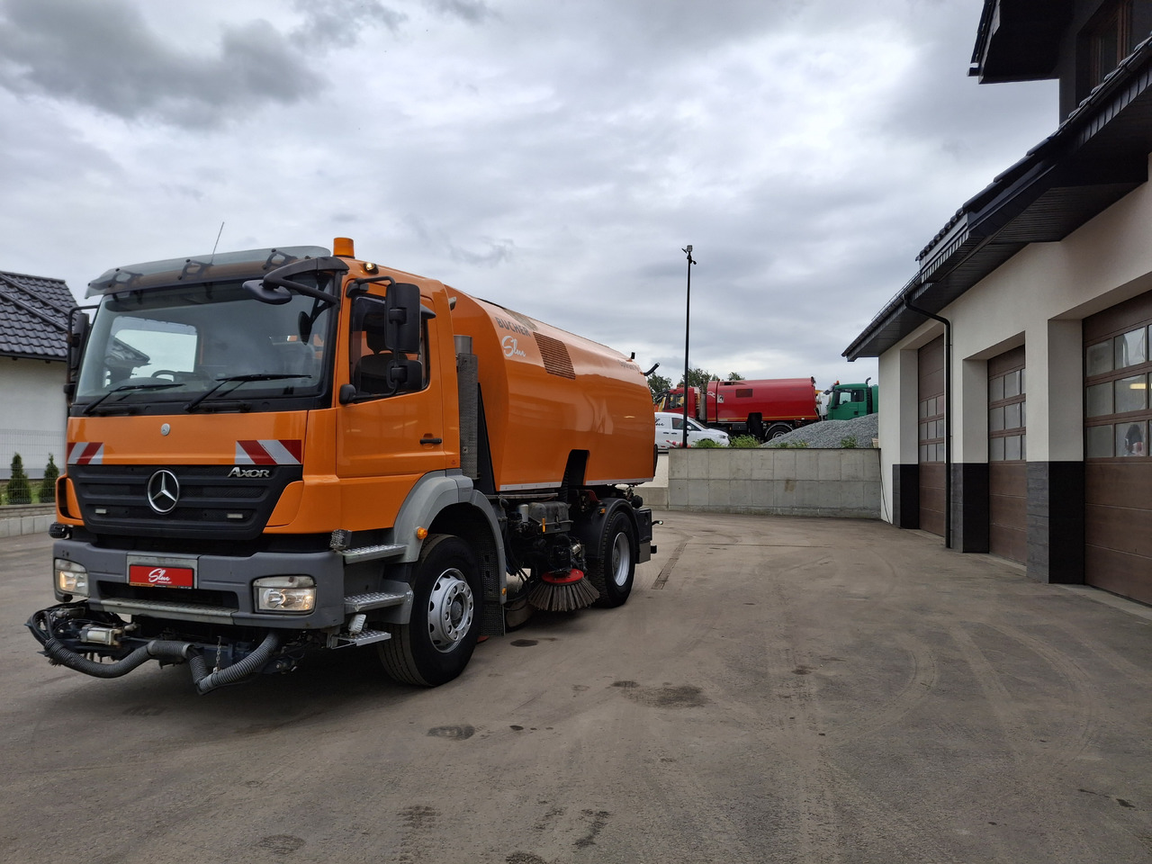 MERCEDES-BENZ Axor 1823 Zamiatarka Kehrmaschine BUCHER 2 Motoren Szczotki L/R Sweeper - מטאטא כבישים: תמונה 2 MERCEDES-BENZ Axor 1823 Zamiatarka Kehrmaschine BUCHER 2 Motoren Szczotki L/R Sweeper - מטאטא כבישים: תמונה 2