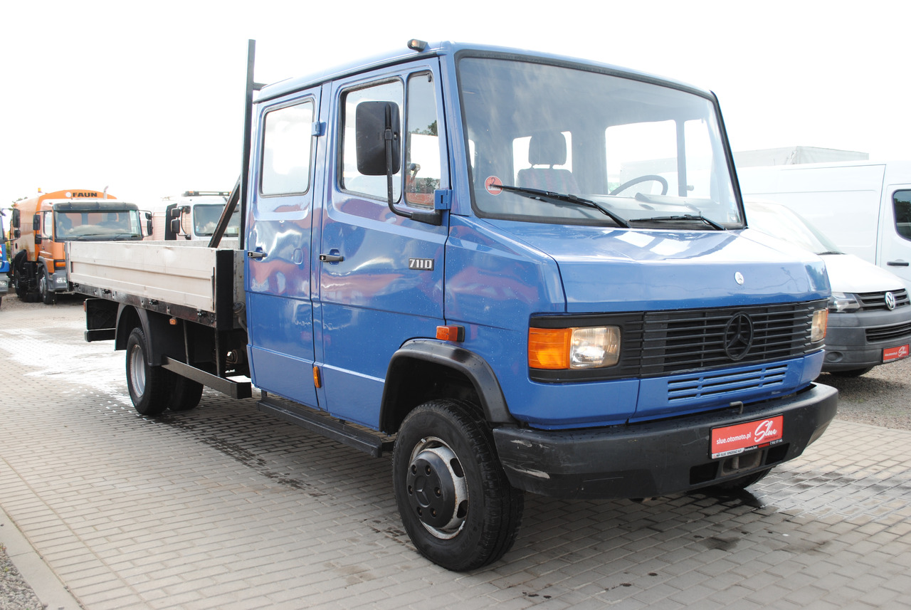 Mercedes-Benz 711D Doka Dubel Kabina Pritsche Doppelkabine - משאית צד נופל/ שטוחה: תמונה 1 Mercedes-Benz 711D Doka Dubel Kabina Pritsche Doppelkabine - משאית צד נופל/ שטוחה: תמונה 1