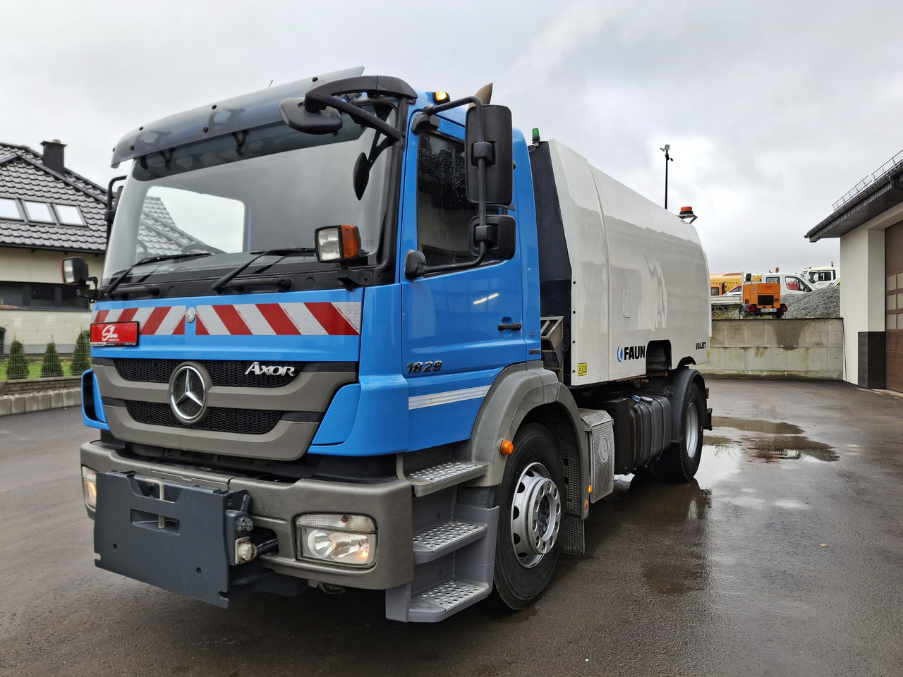 Mercedes-Benz Axor 1829 Zamiatarka Kehrmaschine FAUN Euro5 PM10 76 Tyś KM 2010 - מטאטא כבישים: תמונה 2 Mercedes-Benz Axor 1829 Zamiatarka Kehrmaschine FAUN Euro5 PM10 76 Tyś KM 2010 - מטאטא כבישים: תמונה 2