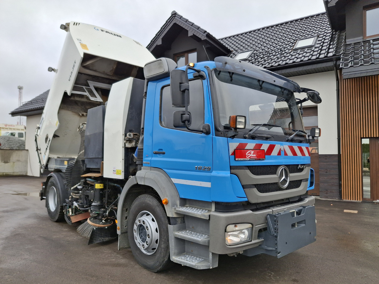 Mercedes-Benz Axor 1829 Zamiatarka Kehrmaschine FAUN Euro5 PM10 76 Tyś KM 2010 - מטאטא כבישים: תמונה 5 Mercedes-Benz Axor 1829 Zamiatarka Kehrmaschine FAUN Euro5 PM10 76 Tyś KM 2010 - מטאטא כבישים: תמונה 5