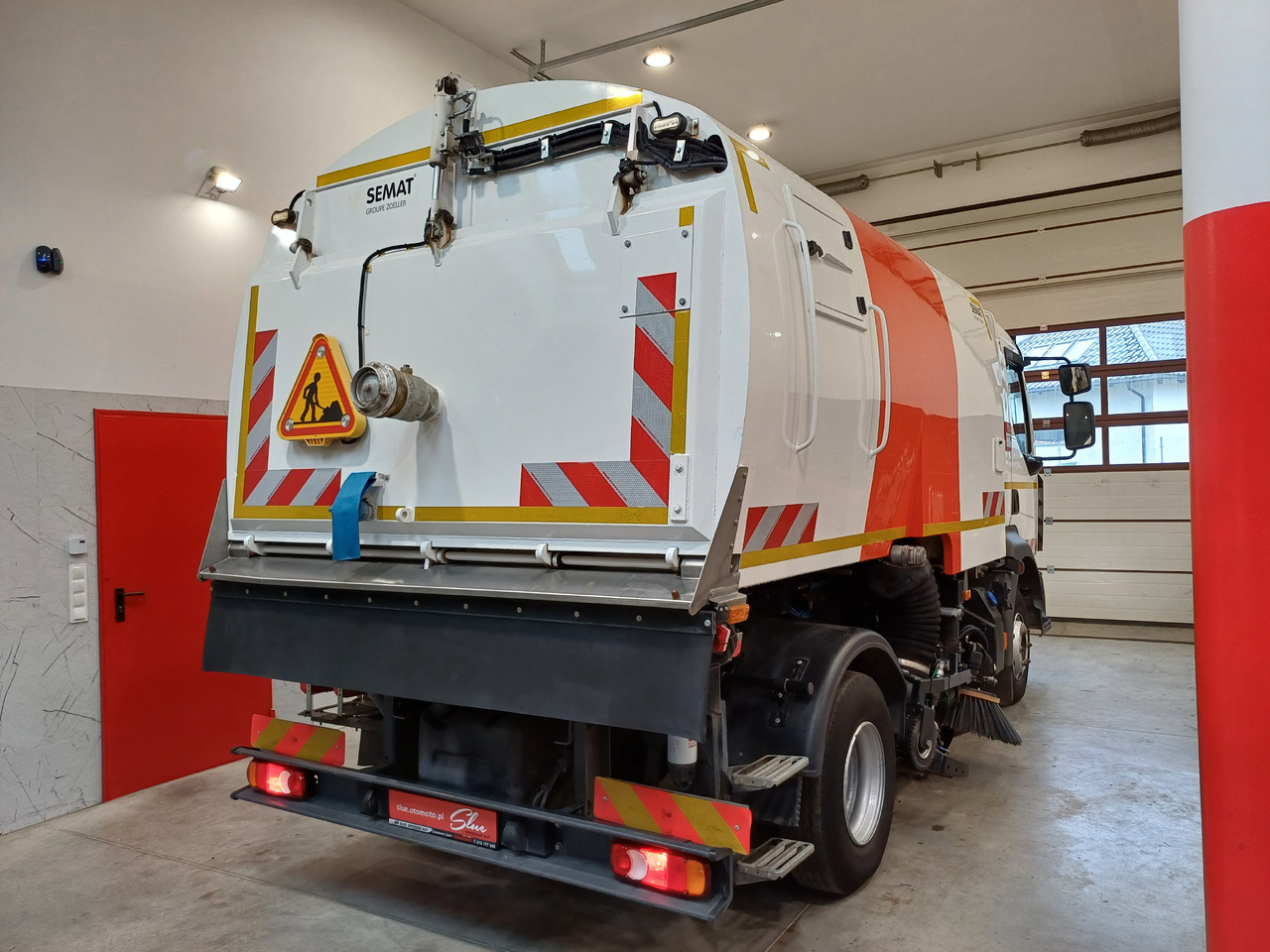 RENAULT D12 Zamiatarka Kehrmaschine 2 Motoren SEMAT Zoeller Szczotki L/R Euro 6 PM10 2017r - מטאטא כבישים: תמונה 4 RENAULT D12 Zamiatarka Kehrmaschine 2 Motoren SEMAT Zoeller Szczotki L/R Euro 6 PM10 2017r - מטאטא כבישים: תמונה 4