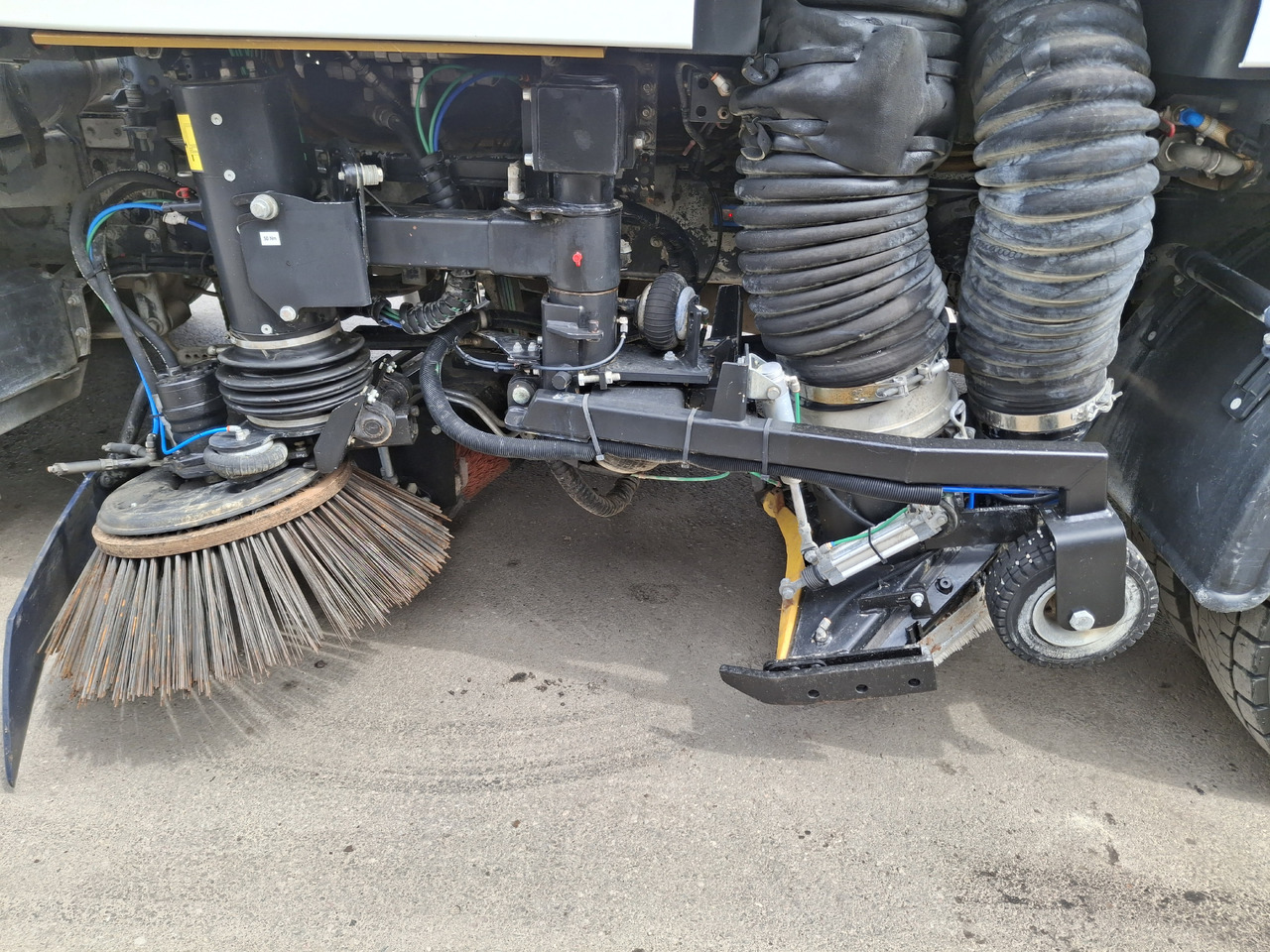 מטאטא כבישים RENAULT D16 Zamiatarka Kehrmaschine FAUN Euro 6 PM10 Szczotki L/R Karcher Rura Do Liści 2 Motoren: תמונה 34
