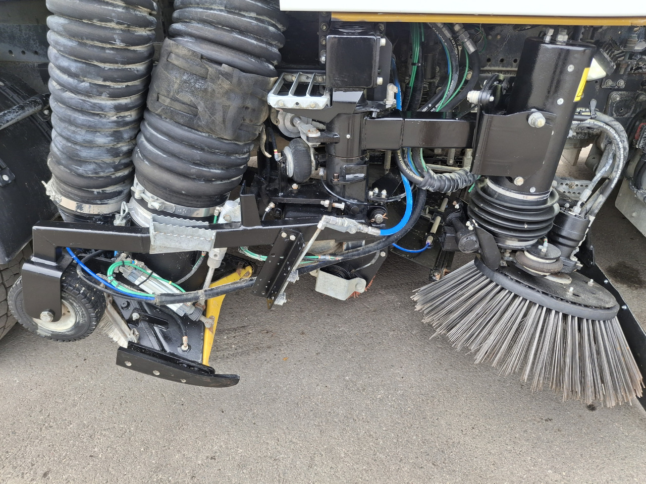 מטאטא כבישים RENAULT D16 Zamiatarka Kehrmaschine FAUN Euro 6 PM10 Szczotki L/R Karcher Rura Do Liści 2 Motoren: תמונה 33