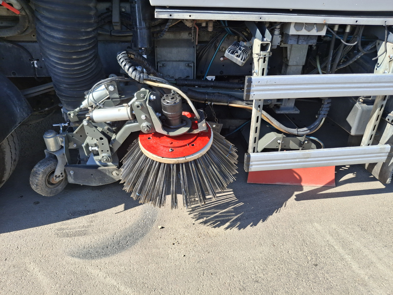 RENAULT Middlum 270 DXI Zamiatarka Kehrmaschine BUCHER Karcher L/R 2 Silniki 2 Motoren - מטאטא כבישים: תמונה 5 RENAULT Middlum 270 DXI Zamiatarka Kehrmaschine BUCHER Karcher L/R 2 Silniki 2 Motoren - מטאטא כבישים: תמונה 5