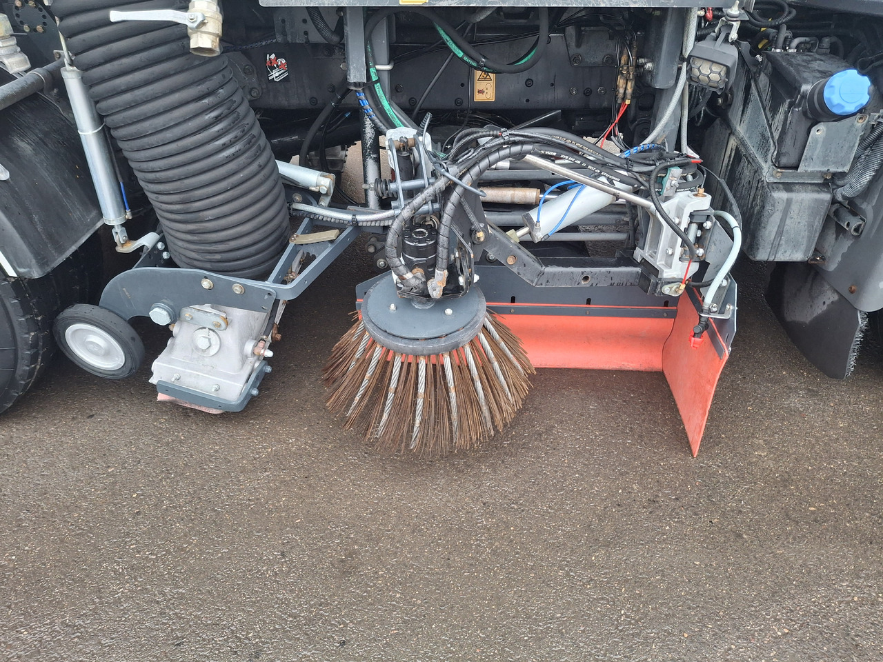 RENAULT Midlum 220 Zamiatarka Kehrmaschine Johnston 2 Motoren Szczotki L/R - מטאטא כבישים: תמונה 5 RENAULT Midlum 220 Zamiatarka Kehrmaschine Johnston 2 Motoren Szczotki L/R - מטאטא כבישים: תמונה 5