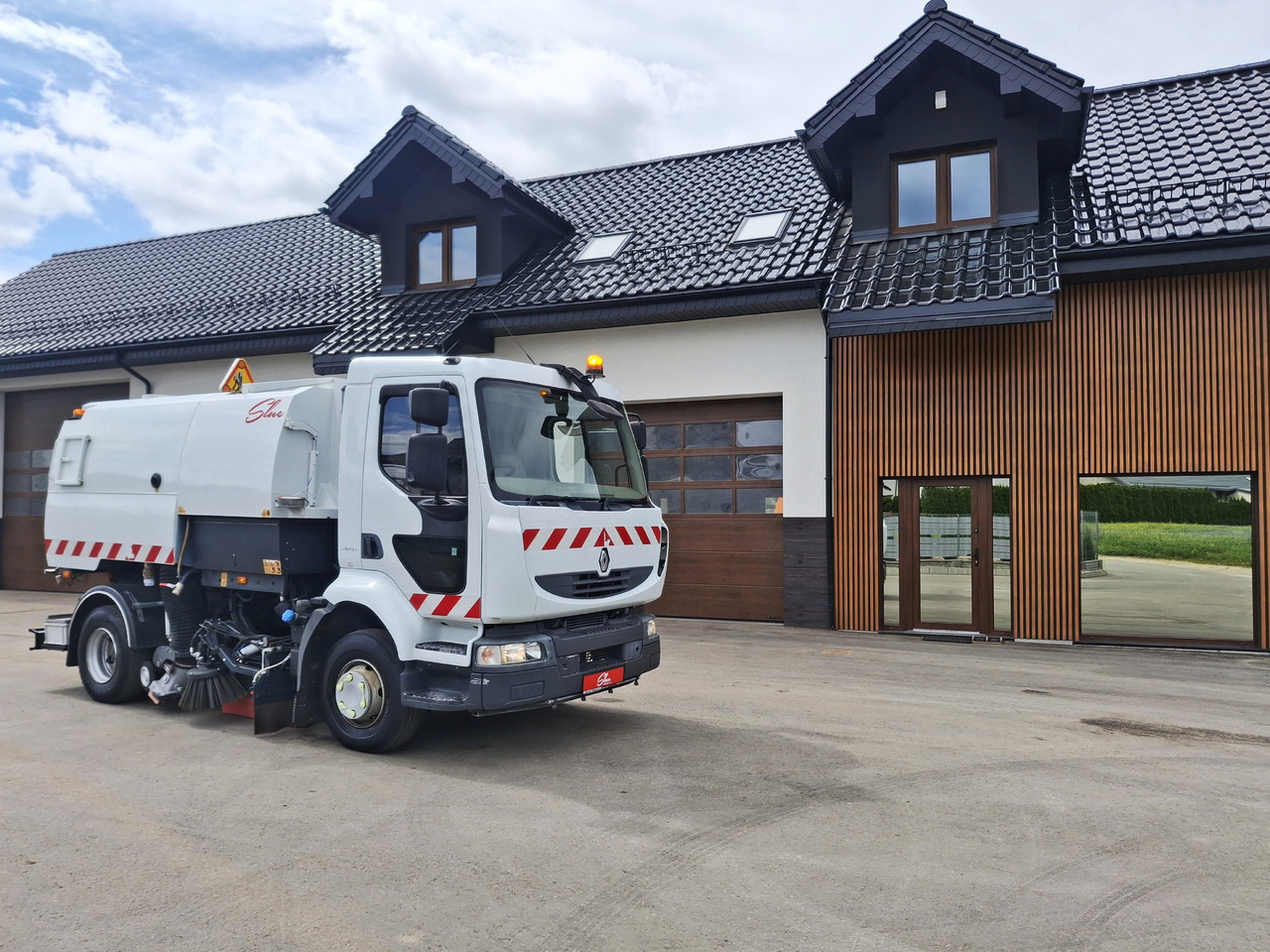 RENAULT Midlum 220 Zamiatarka Kehrmaschine Johnston L/R 2 Motoren 2 Silniki - מטאטא כבישים: תמונה 1 RENAULT Midlum 220 Zamiatarka Kehrmaschine Johnston L/R 2 Motoren 2 Silniki - מטאטא כבישים: תמונה 1