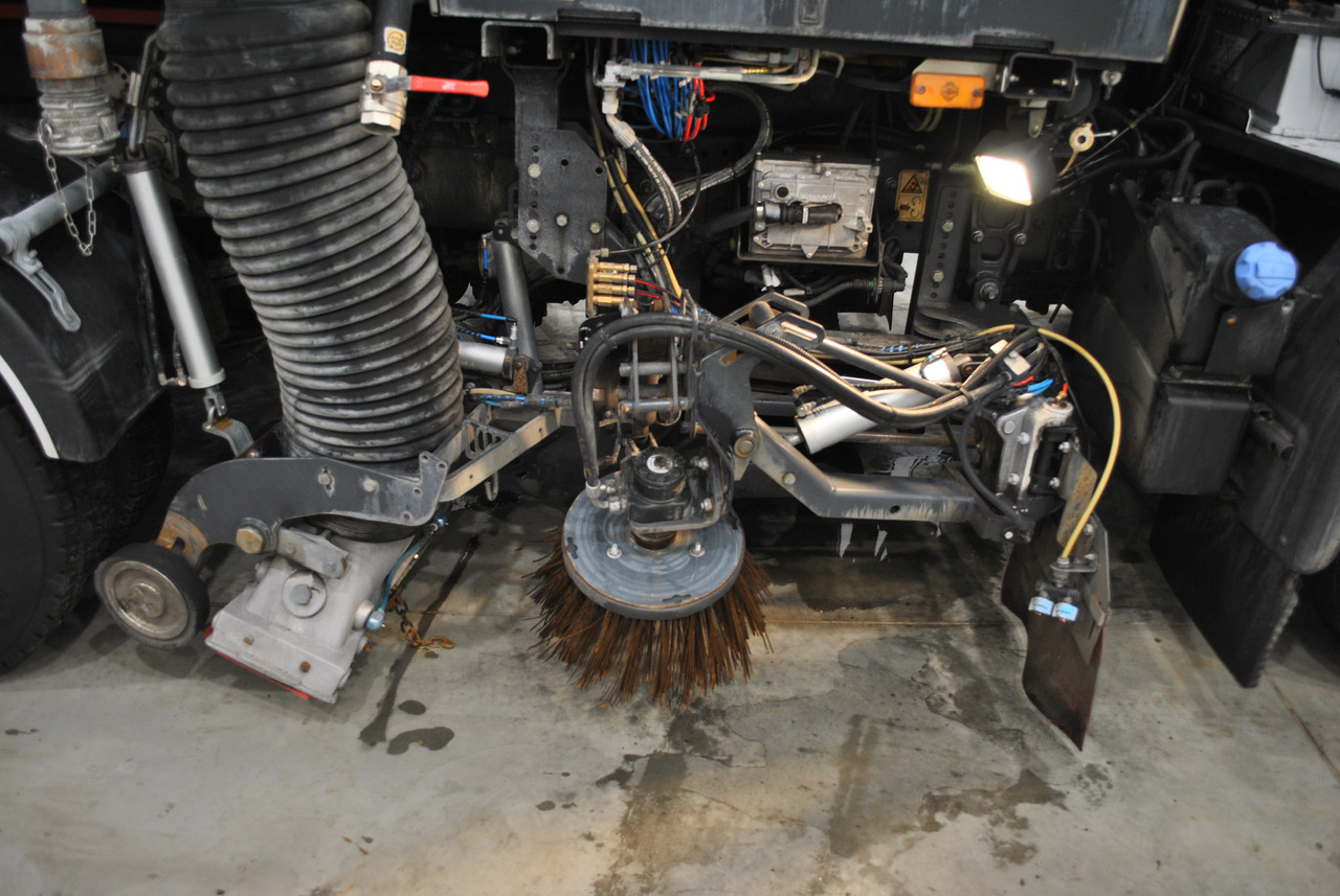 Renault Midlum 220 Zamiatarka Kehrmaschine Johnston 2014r 2770Mth Euro5 - מטאטא כבישים: תמונה 5 Renault Midlum 220 Zamiatarka Kehrmaschine Johnston 2014r 2770Mth Euro5 - מטאטא כבישים: תמונה 5