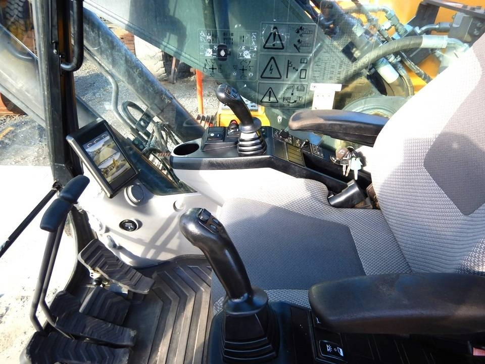 מחפר סורק Volvo EC 300 E: תמונה 10