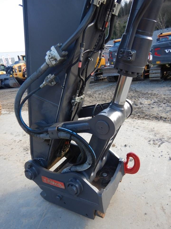 מחפר סורק Volvo EC 300 E: תמונה 8