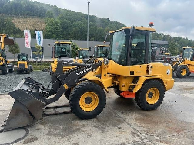 Volvo L 30 G - מעמיס גלגלים: תמונה 1 Volvo L 30 G - מעמיס גלגלים: תמונה 1