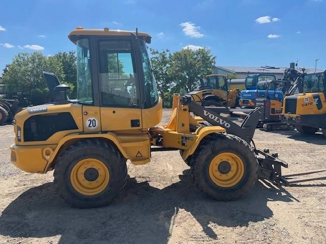 Volvo L 30 G - מעמיס גלגלים: תמונה 2 Volvo L 30 G - מעמיס גלגלים: תמונה 2