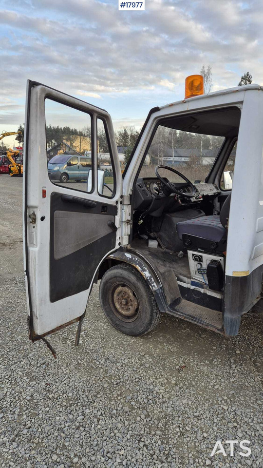 פלטפורמה אווירית מותקנת על משאית BRONTO SKYLIFT basket lift on Mercedes-Benz 308D chassis (1992): תמונה 8 פלטפורמה אווירית מותקנת על משאית BRONTO SKYLIFT basket lift on Mercedes-Benz 308D chassis (1992): תמונה 8