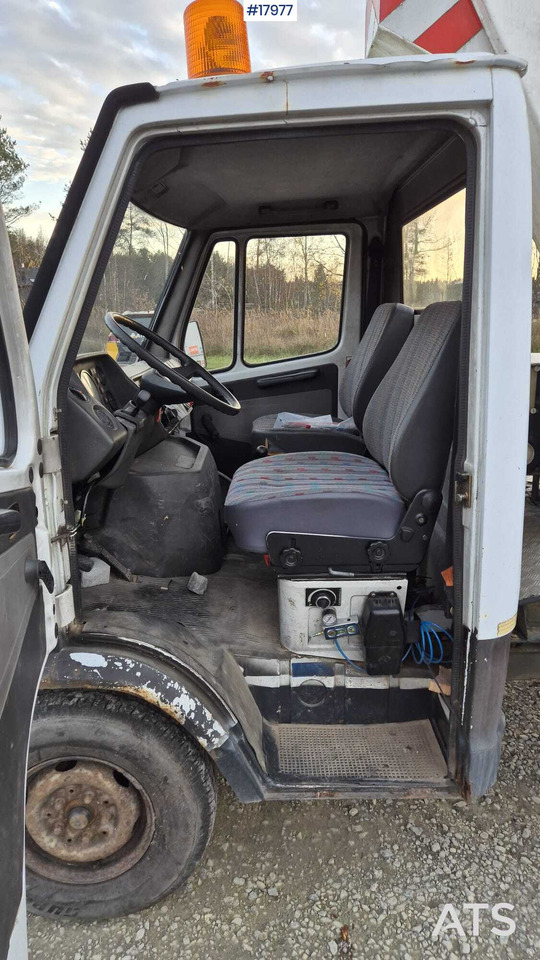 פלטפורמה אווירית מותקנת על משאית BRONTO SKYLIFT basket lift on Mercedes-Benz 308D chassis (1992): תמונה 9 פלטפורמה אווירית מותקנת על משאית BRONTO SKYLIFT basket lift on Mercedes-Benz 308D chassis (1992): תמונה 9