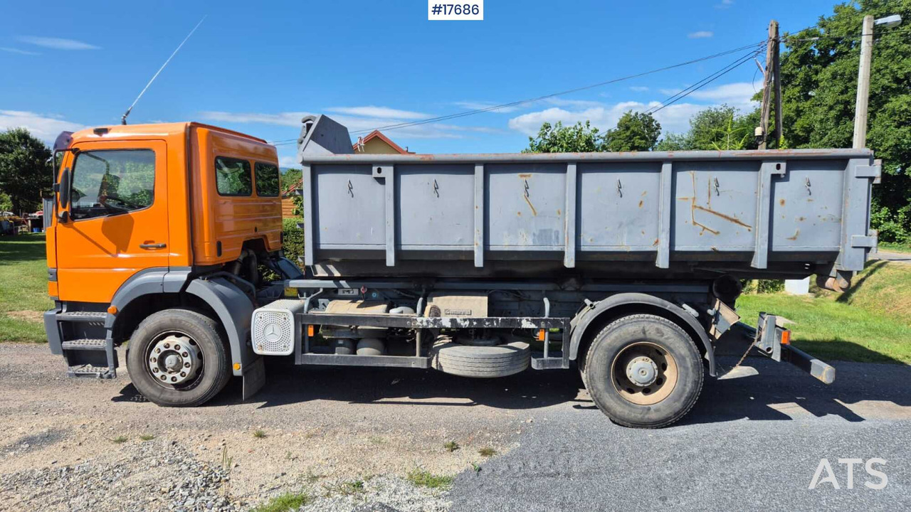 Mercedes-Benz 1828 hooklift (1999) two containers - משאית הרמת וו: תמונה 4 Mercedes-Benz 1828 hooklift (1999) two containers - משאית הרמת וו: תמונה 4