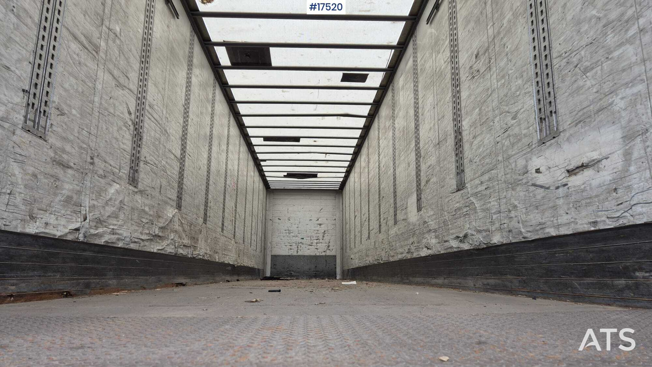 Semi-trailer truck, isothermal SCHMITZ CARGOBULL AG / SKO 24 (2008) - סמיטריילר עם וילונות צד: תמונה 4 Semi-trailer truck, isothermal SCHMITZ CARGOBULL AG / SKO 24 (2008) - סמיטריילר עם וילונות צד: תמונה 4