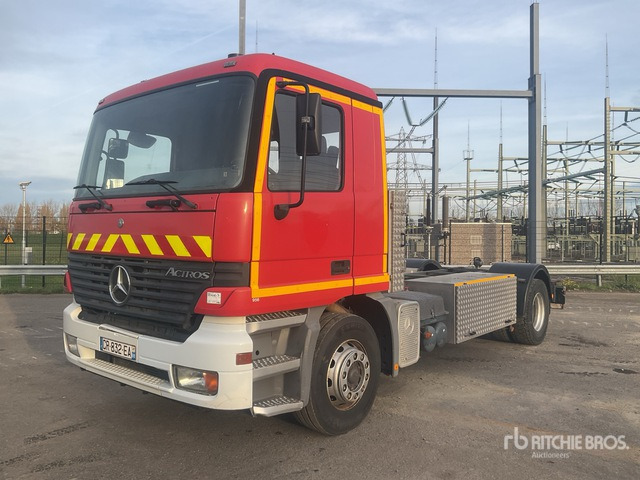 1999 Mercedes-Benz Actros 1835 4x2 Cab and Chassis - משאית עם שלדת תא: תמונה 2 1999 Mercedes-Benz Actros 1835 4x2 Cab and Chassis - משאית עם שלדת תא: תמונה 2