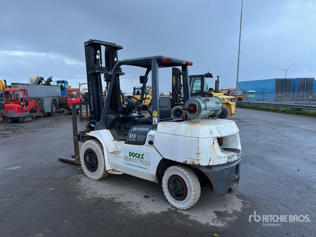 2002 Toyota 02-7FDA50 Forklift - מלגזת סולר: תמונה 4 2002 Toyota 02-7FDA50 Forklift - מלגזת סולר: תמונה 4