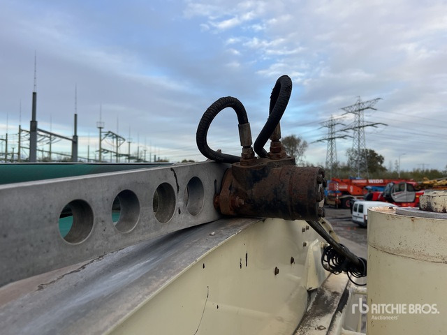 2010 Volvo FM420 8x4 Sleeper Tri/A Dump Truck - מזהיר: תמונה 4 2010 Volvo FM420 8x4 Sleeper Tri/A Dump Truck - מזהיר: תמונה 4