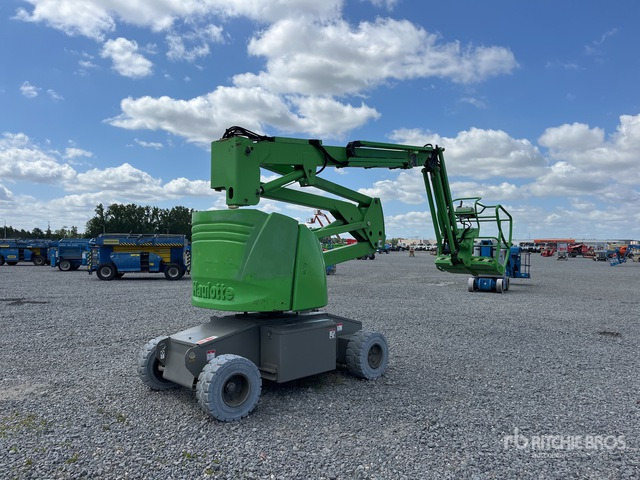 2011 Haulotte HA15IP 2WD Electric Articulating Boom Lift - זרוע מרפקי: תמונה 1 2011 Haulotte HA15IP 2WD Electric Articulating Boom Lift - זרוע מרפקי: תמונה 1