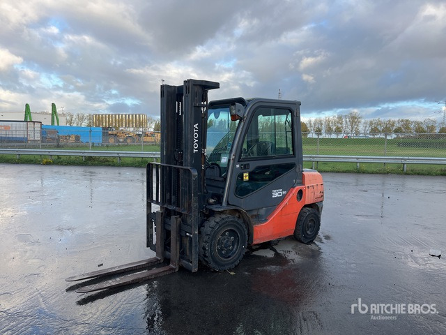 2011 Toyota 52-8FDF30 Forklift - מלגזת סולר: תמונה 1 2011 Toyota 52-8FDF30 Forklift - מלגזת סולר: תמונה 1