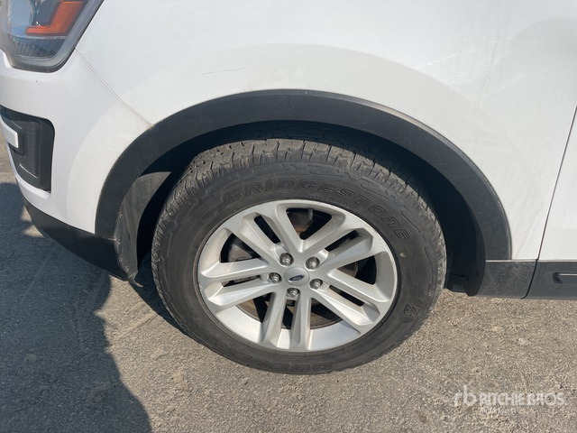 2015 Ford Explorer 4WD SUV - SUV: תמונה 4 2015 Ford Explorer 4WD SUV - SUV: תמונה 4