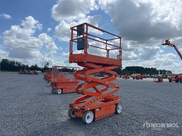2015 Skyjack SJIII 3220 Electric Scissor Lift - מעלית מספריים: תמונה 2 2015 Skyjack SJIII 3220 Electric Scissor Lift - מעלית מספריים: תמונה 2