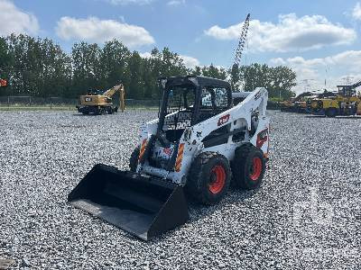 BOBCAT S740 - מעמיס היגוי החלקה: תמונה 1 BOBCAT S740 - מעמיס היגוי החלקה: תמונה 1
