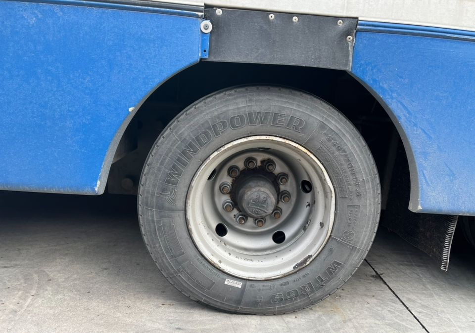 סמיטריילר להובלת בעלי חיים Pezzaioli HMK Industri // Do przewozu zwierząt // 2004 Rok // 3 Pokłady // Waga // Osi skrętne // Oznonacja //: תמונה 11